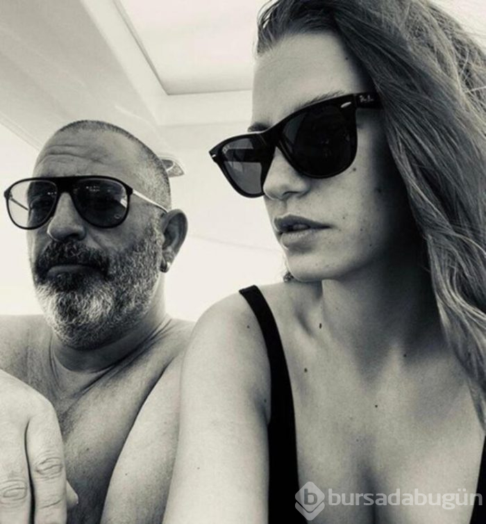 Serenay Sarıkaya'nın parmağındaki yüzük dikkat çekti