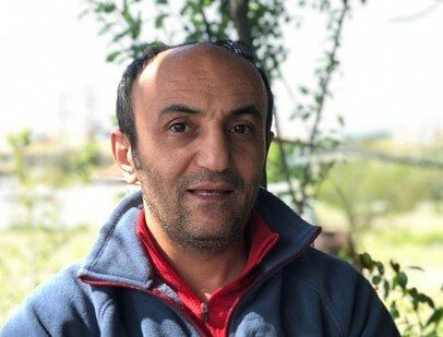 Ersin Korkut yeni köpeğine alıştı