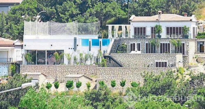 Mesut Özil, Çeşme'deki yazlığını Amine Gülşe için yeniledi