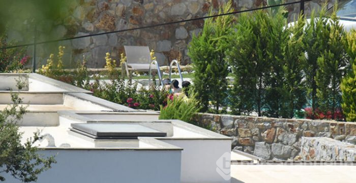 Burak Özçivit, Fahriye Evcen ve Karan'ın Bodrum tatili