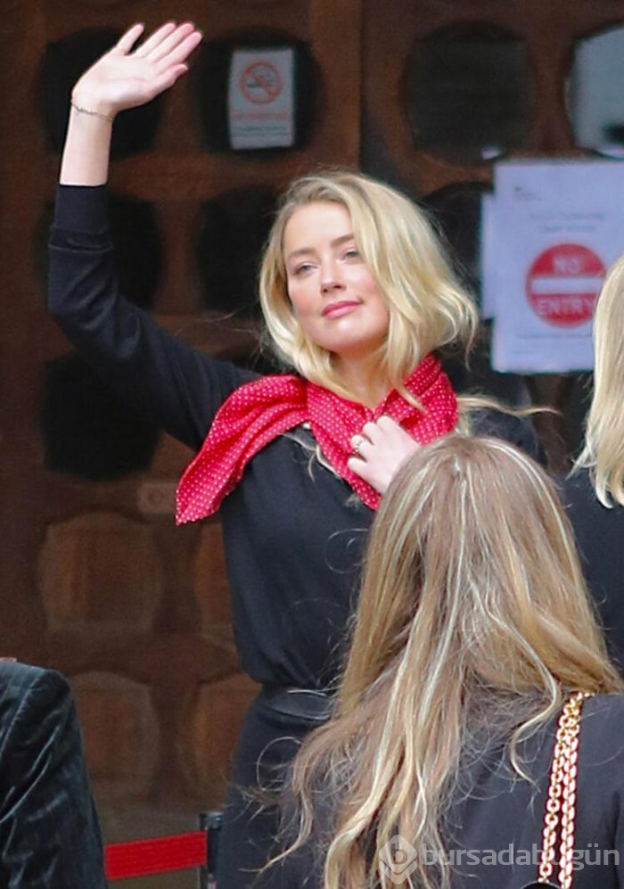 Şok iddia: Johnny Depp köpek gibi uluyarak Amber Heard'e saldırdı