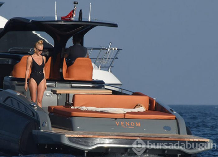 Burcu Esmersoy her daim fit