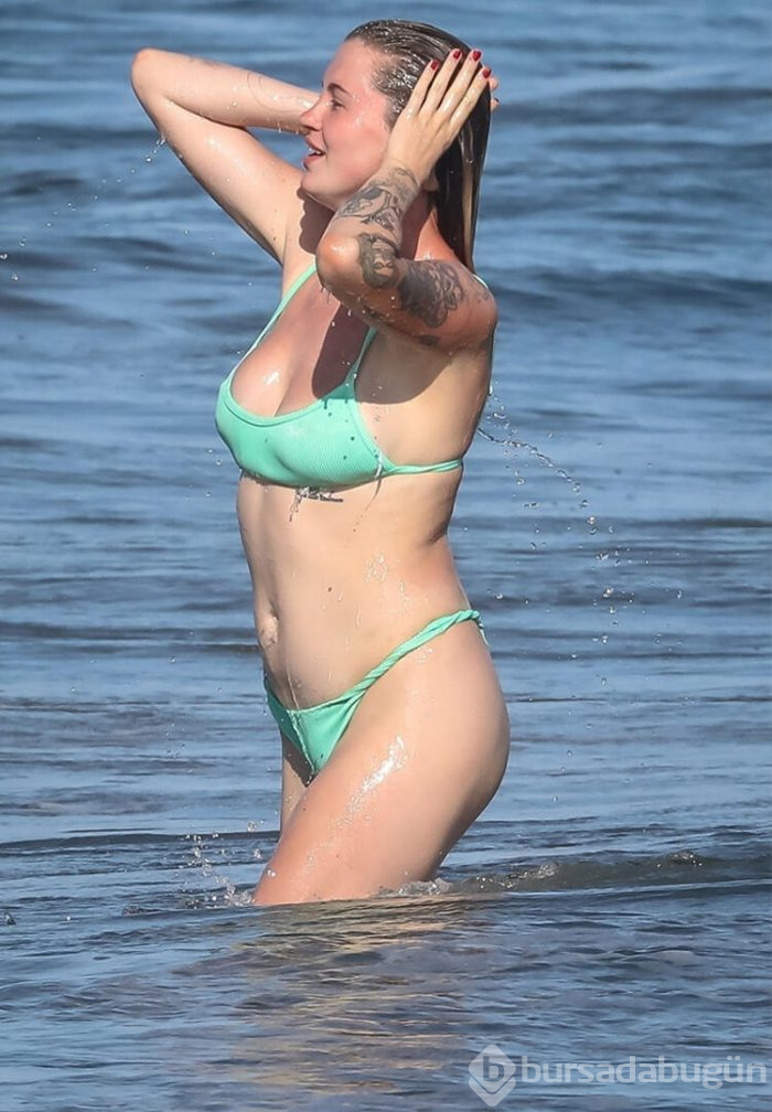 Ireland Baldwin her gün plajda!