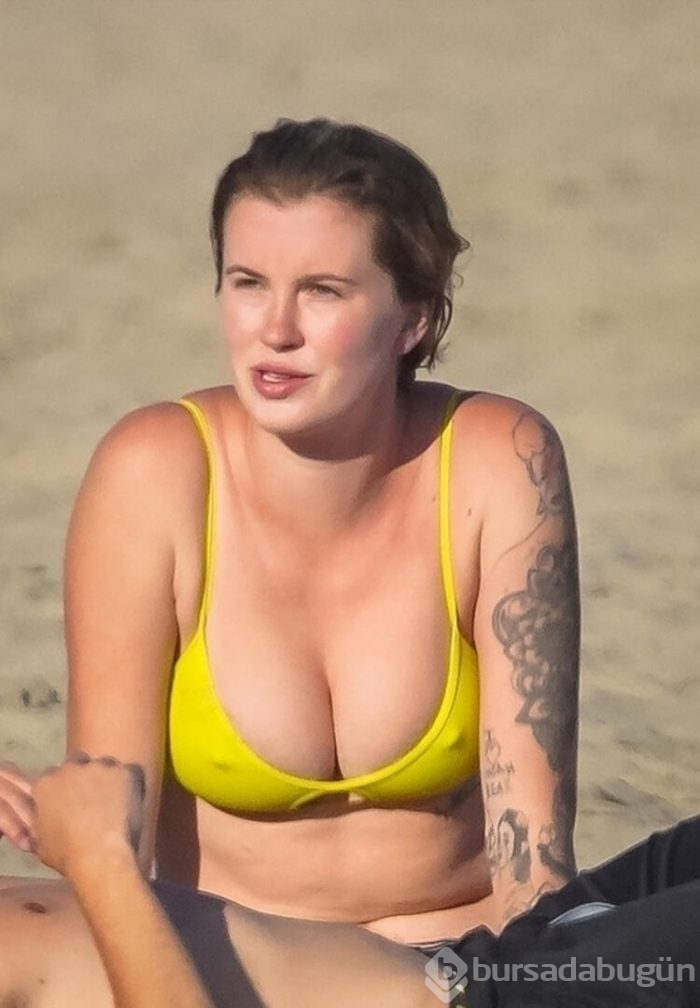 Ireland Baldwin her gün plajda!