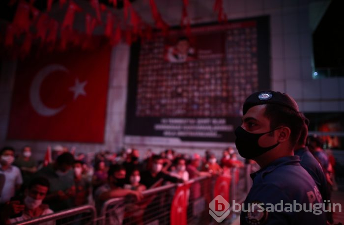 Bursa'da vatandaşlar demokrasi için meydanlara akın etti
