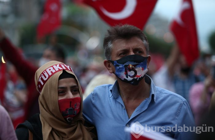 Bursa'da vatandaşlar demokrasi için meydanlara akın etti
