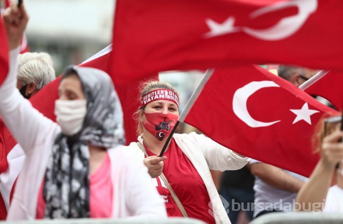 Bursa'da vatandaşlar demokrasi için meydanlara akın etti
