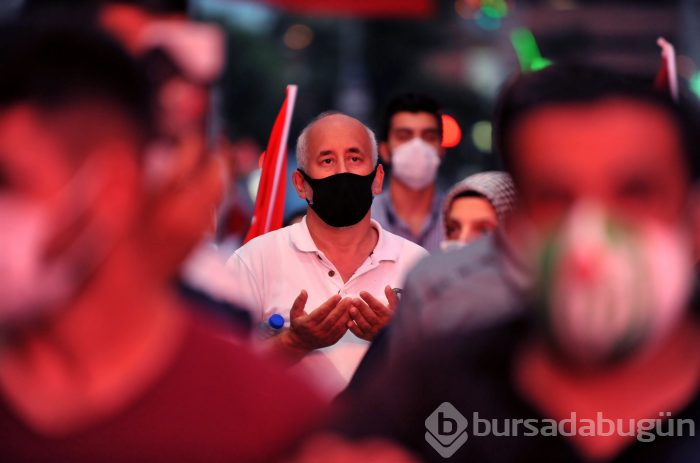 Bursa'da vatandaşlar demokrasi için meydanlara akın etti
