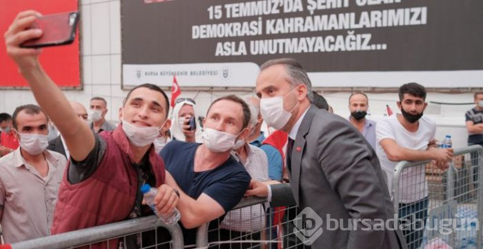 Bursa'da vatandaşlar demokrasi için meydanlara akın etti

