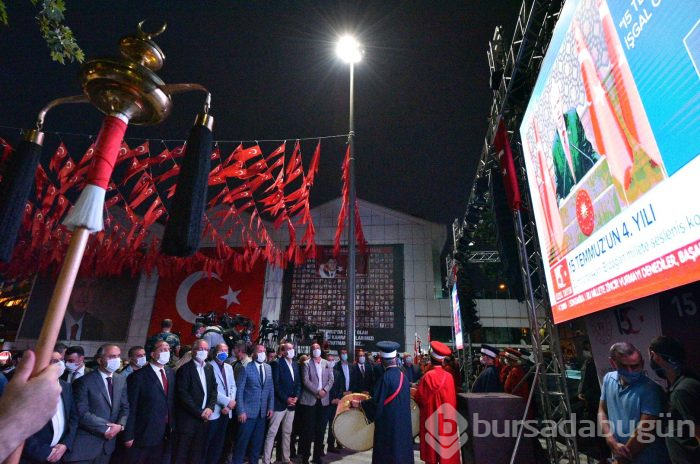 Bursa'da vatandaşlar demokrasi için meydanlara akın etti
