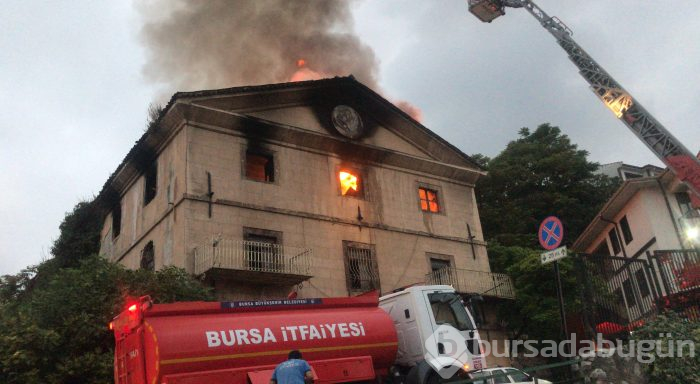 Bursa'da tarihi binada yangın