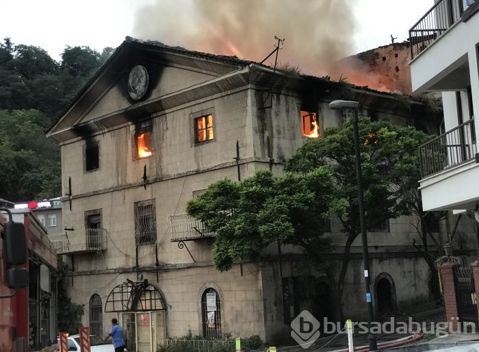 Bursa'da tarihi binada yangın