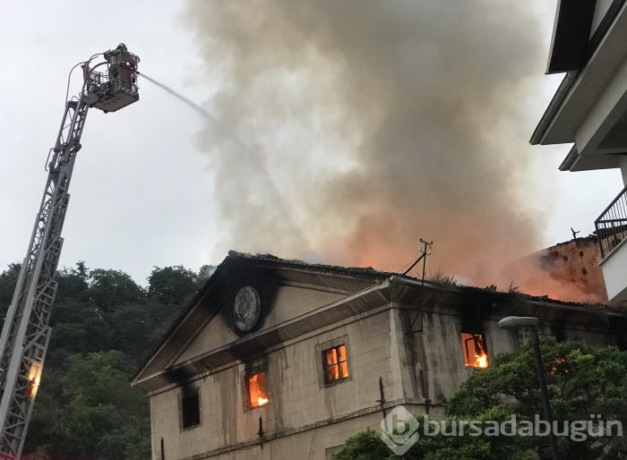 Bursa'da tarihi binada yangın