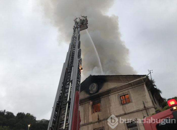 Bursa'da tarihi binada yangın