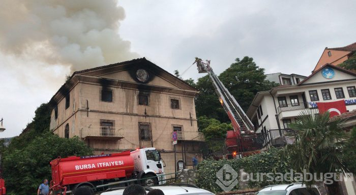 Bursa'da tarihi binada yangın