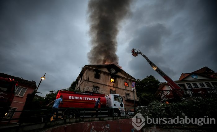 Bursa'da tarihi binada yangın