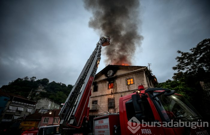 Bursa'da tarihi binada yangın