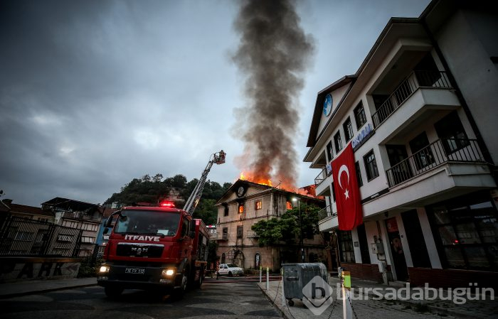 Bursa'da tarihi binada yangın