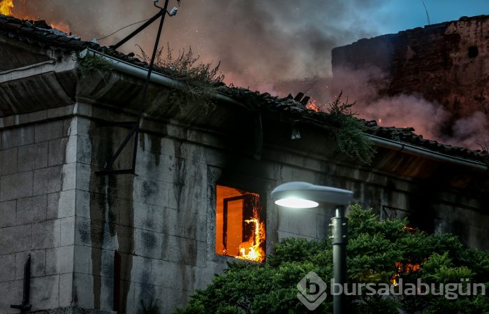 Bursa'da tarihi binada yangın