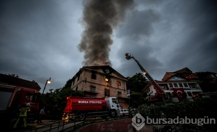 Bursa'da tarihi binada yangın