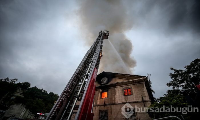 Bursa'da tarihi binada yangın