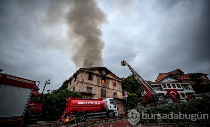 Bursa'da tarihi binada yangın