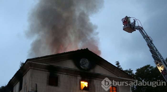Bursa'da tarihi binada yangın
