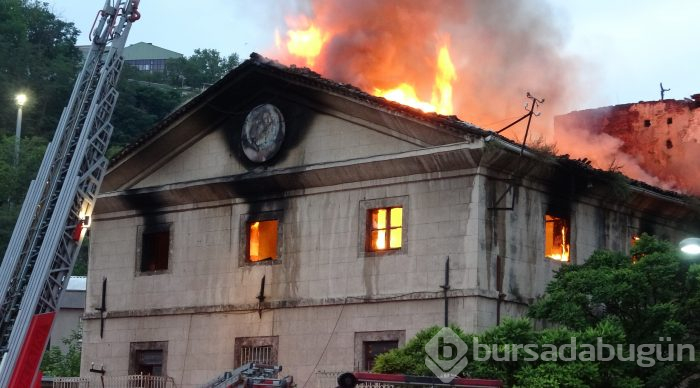 Bursa'da tarihi binada yangın