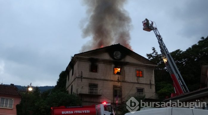 Bursa'da tarihi binada yangın