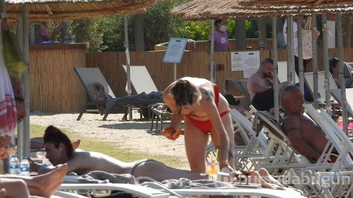 Aslıhan Güner üstsüz güneşlendi