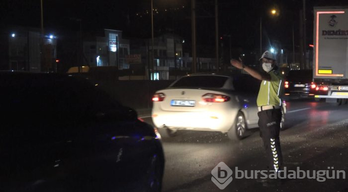 Bursa'da TIR ile kamyon fabrika bahçesine uçtu: 2 yaralı