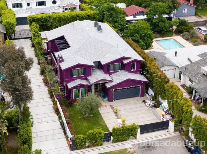 Bella Thorne'un evi şaşırttı! Her oda rengarenk
