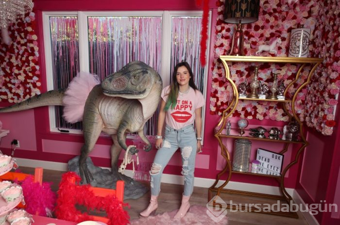 Bella Thorne'un evi şaşırttı! Her oda rengarenk
