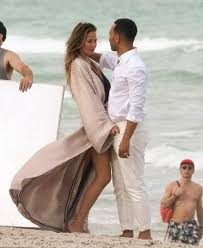 John Legend ve Chrissy Teigen'e Gaziantep'ten baklava gitti