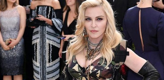 Instagram Madonna'yı 'yanlış bilgi yaymak'tan dolayı uyardı