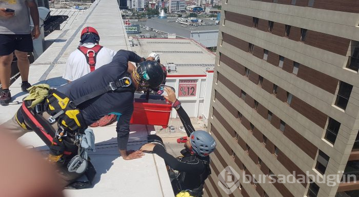 Bursa'da hayatları 11 mm'lik ipe bağlı	