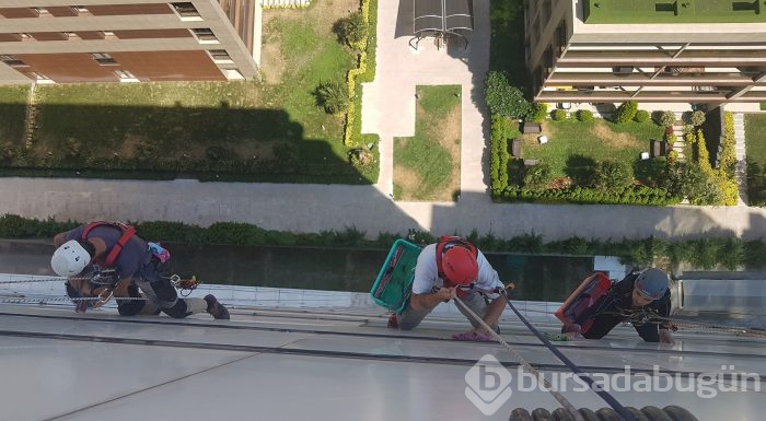 Bursa'da hayatları 11 mm'lik ipe bağlı	