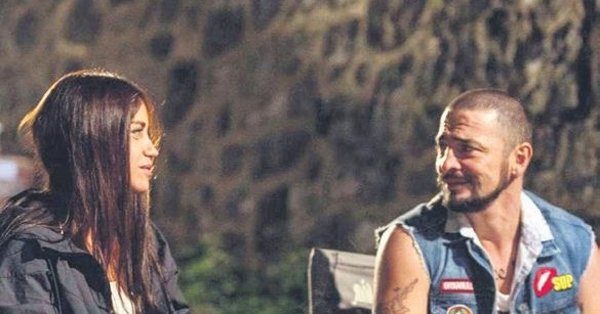 Çağla Gizem Çelik'ten sevgilisi Ahmet Kural'a kalpli mesaj