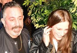 Cem Yılmaz ile Serenay Sarıkaya'dan barış fotoğrafı