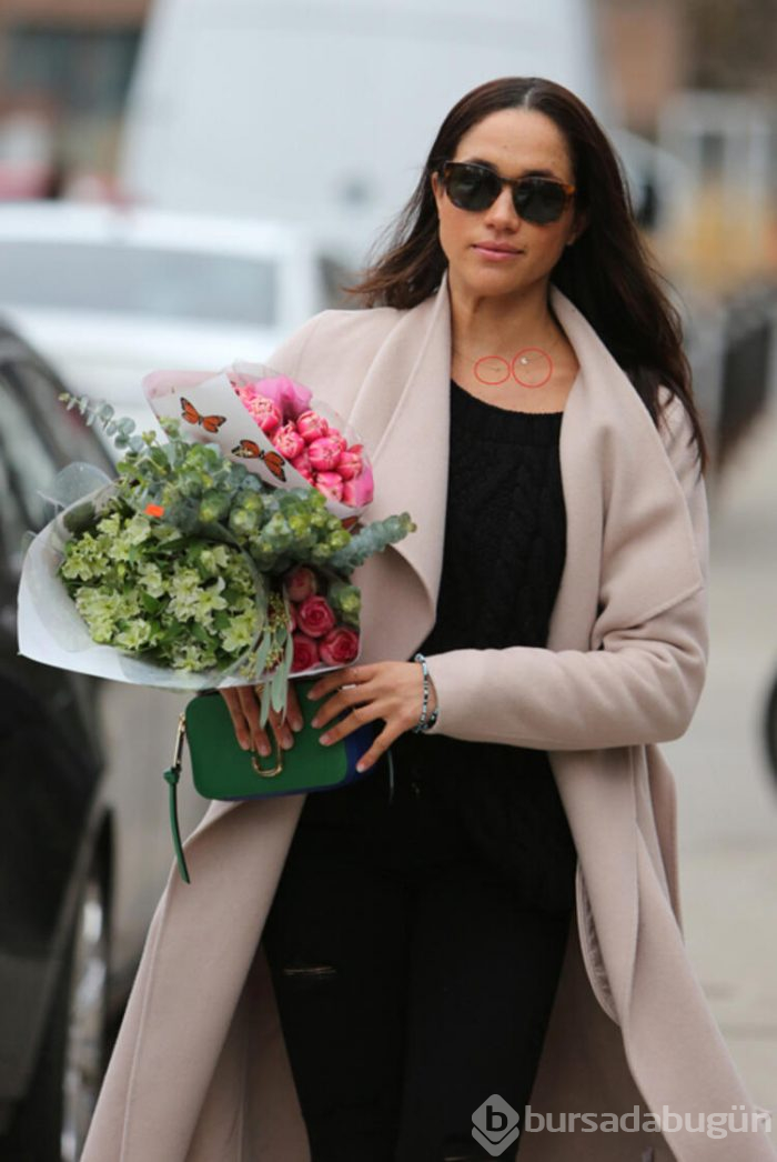 Meghan Markle bir kolye yüzünden azarlandı ve gözyaşlarına boğuldu