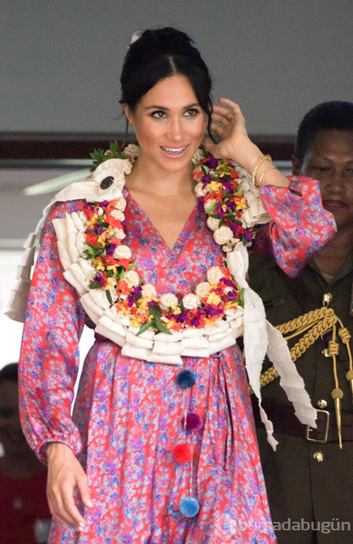 Meghan Markle bir kolye yüzünden azarlandı ve gözyaşlarına boğuldu