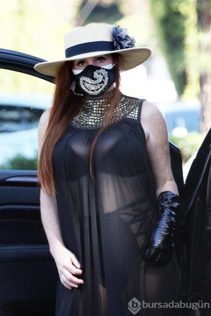 Phoebe Price yine dikkat çekmeyi başardı