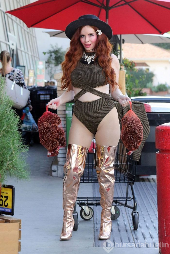 Phoebe Price yine dikkat çekmeyi başardı