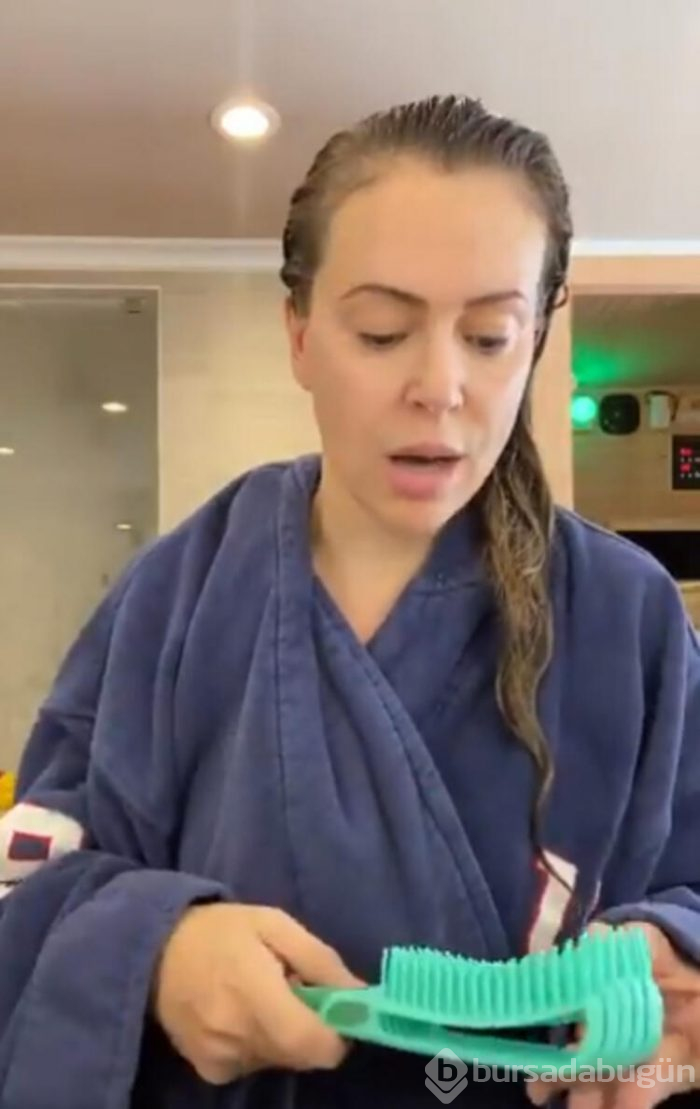 Alyssa Milano: Koronavirüs yüzünden saçlarım dökülüyor