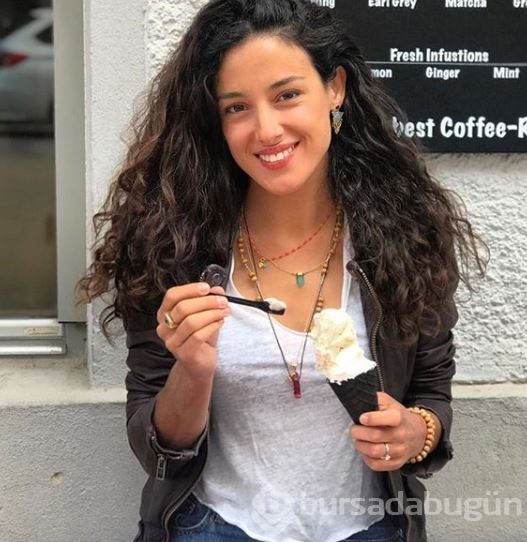 Cansu Tosun, evlilik yıl dönümünü kutladı