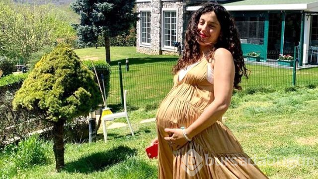 Cansu Tosun, evlilik yıl dönümünü kutladı
