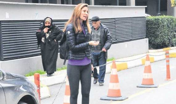 Demet Şener trafiğe takıldı