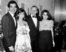Ünlü müzisyen Trini Lopez coronadan hayatını kaybetti