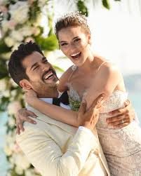 Fahriye Evcen'den Burak Özçivit'e: Bu nasıl bakış