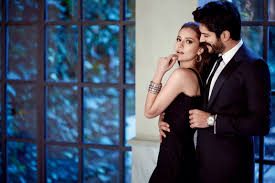 Fahriye Evcen'den Burak Özçivit'e: Bu nasıl bakış